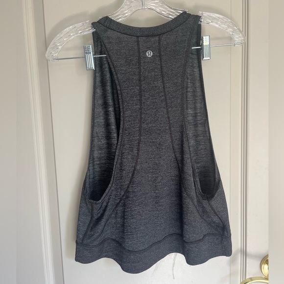 Lululemon Melange Gray Lightweight Long Crop Sleeveless Tank size 4 - Picture 2 of 3
